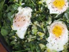 Easy Skillet Poached Eggs with Spinach and Leeks